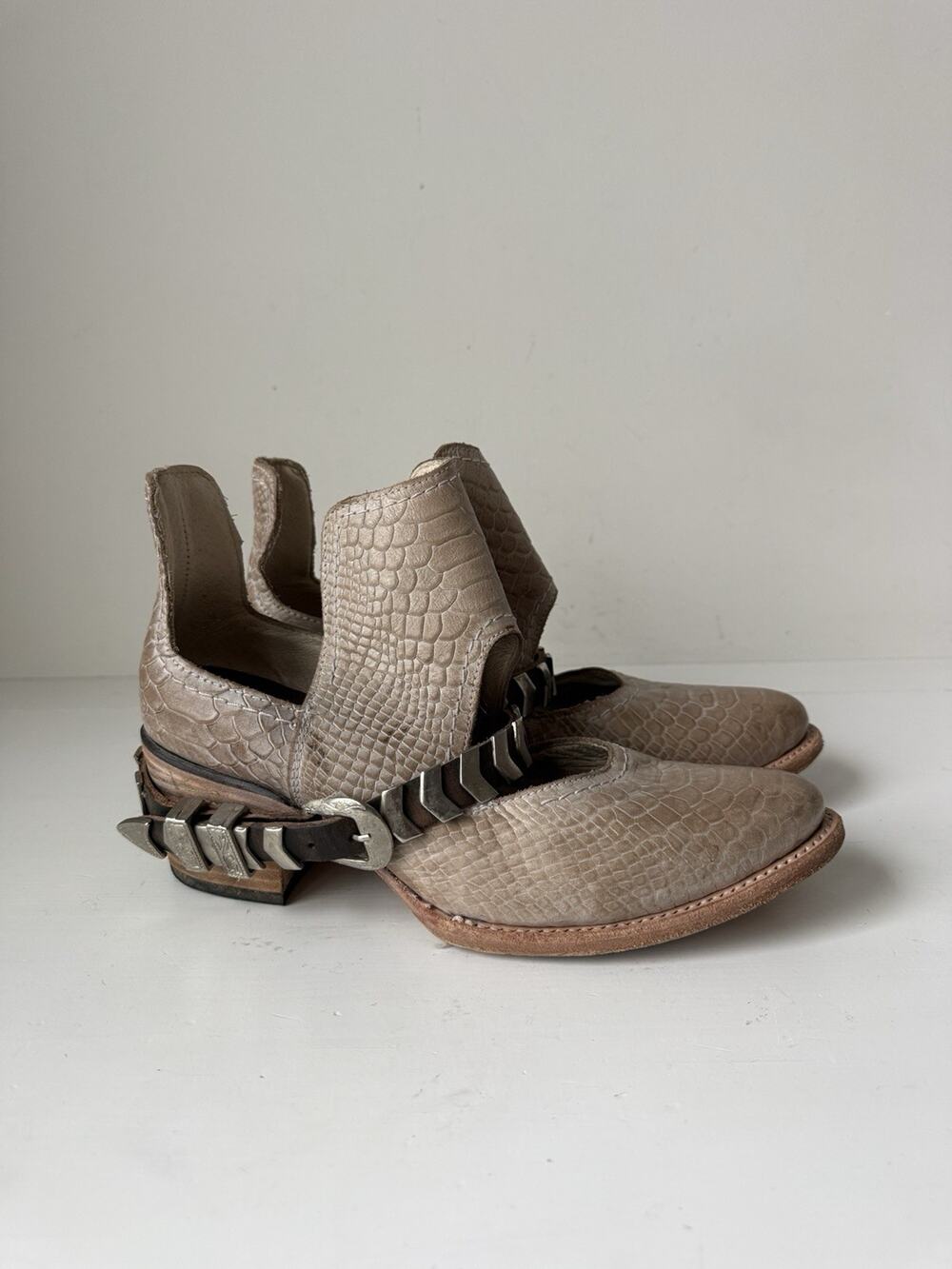 Freebird by Steven BLADE Western Shoes Beige Embossed Snake Leather Size 9 Strap